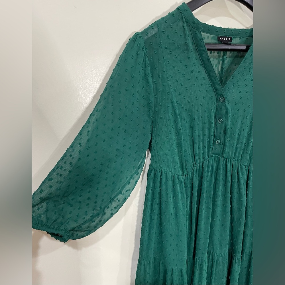 Torrid Maxi Clip Dot dress **IT HAS POCKETS** Emerald Green